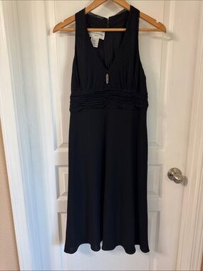 Evan Picone Black Sleeveless V-Neck Midi Dress with Ruched Waist